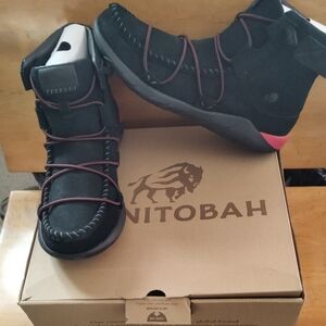 NIB Manitobah Makwa Boots Black Size 12